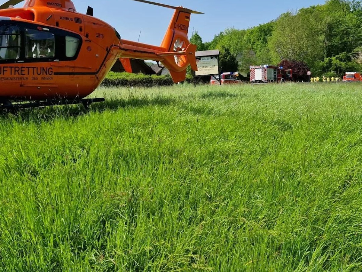 Die Feuerwehr Odenthal war schnell vor Ort und half den Rettungskräften beim Einsatz.