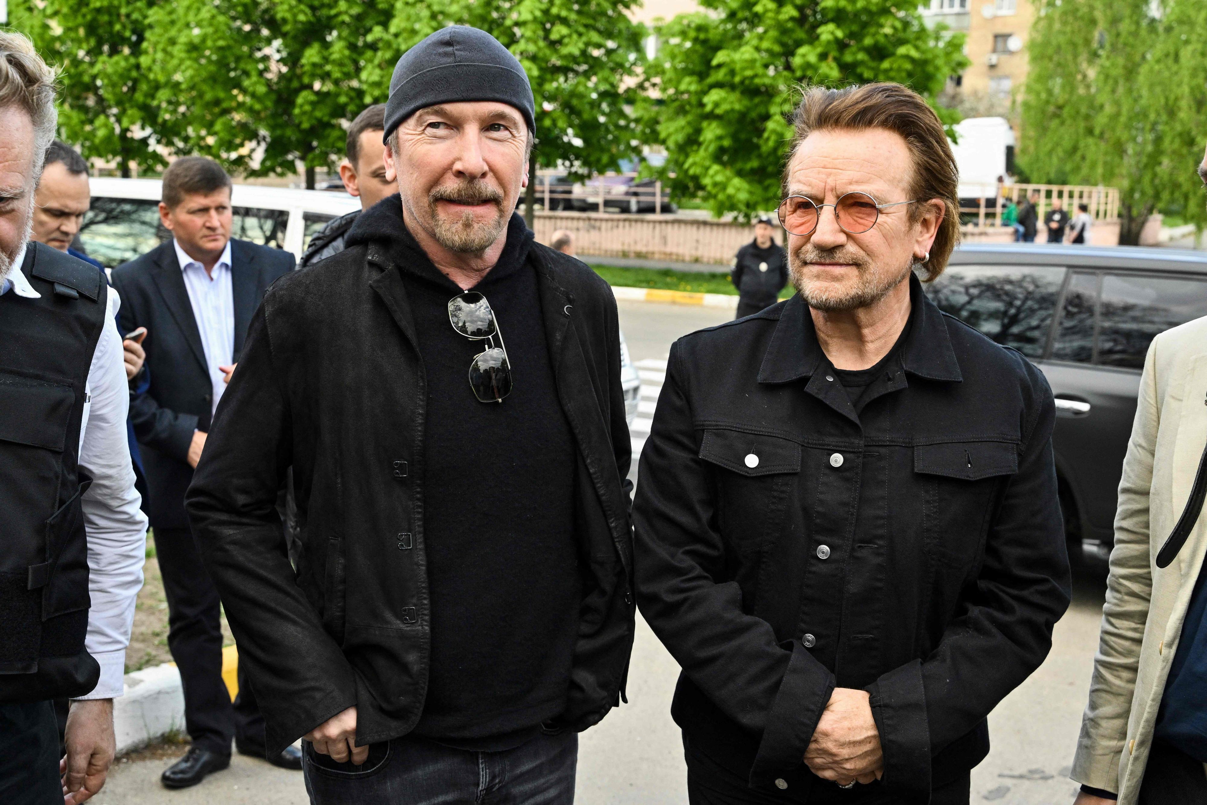 The Edge und Bono von der Rockband U2 besuchten am Wochenende die Ukraine.