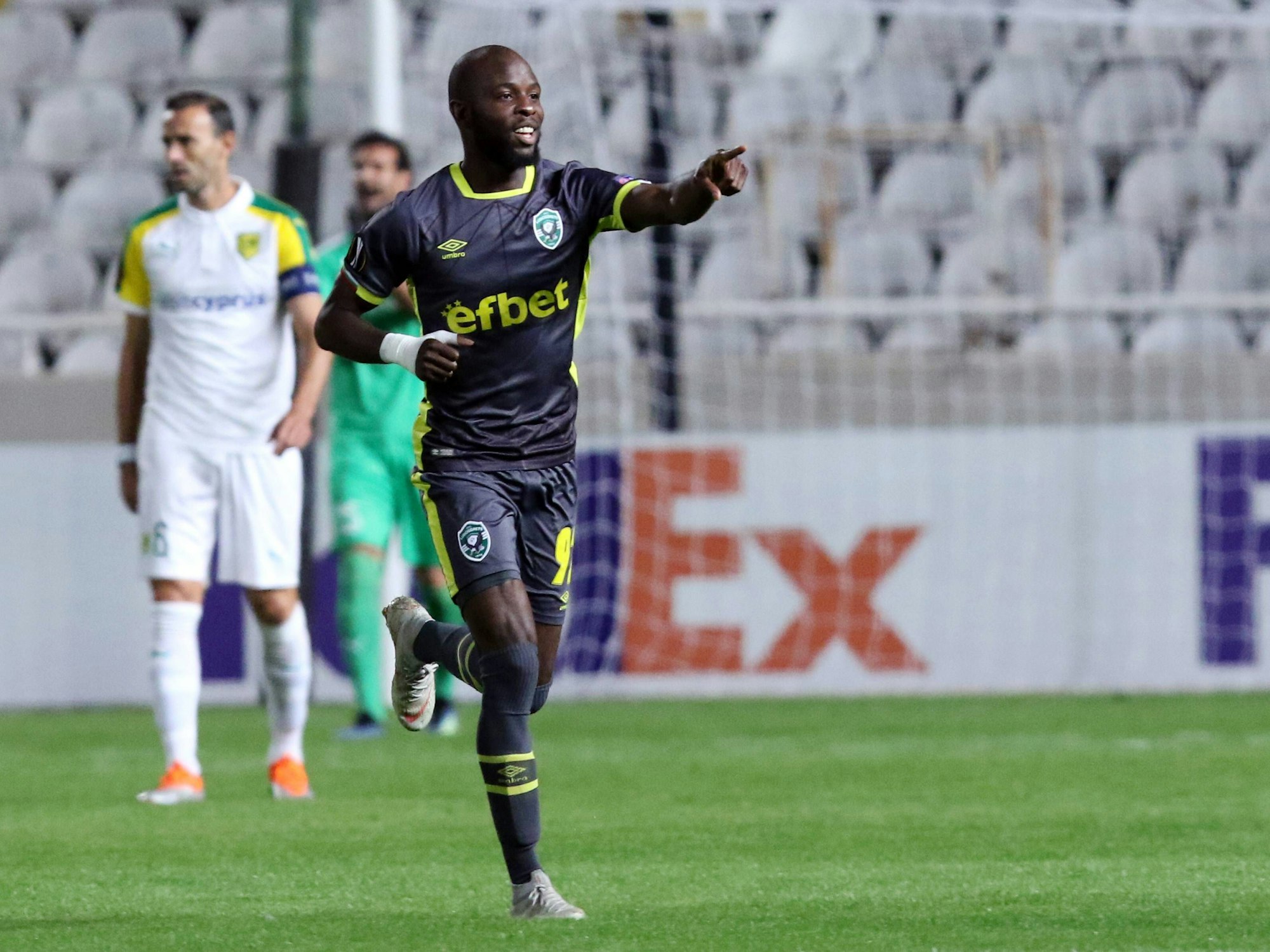 Jody Lukoki jubelt im Trikot von Ludogorets Razgrad.