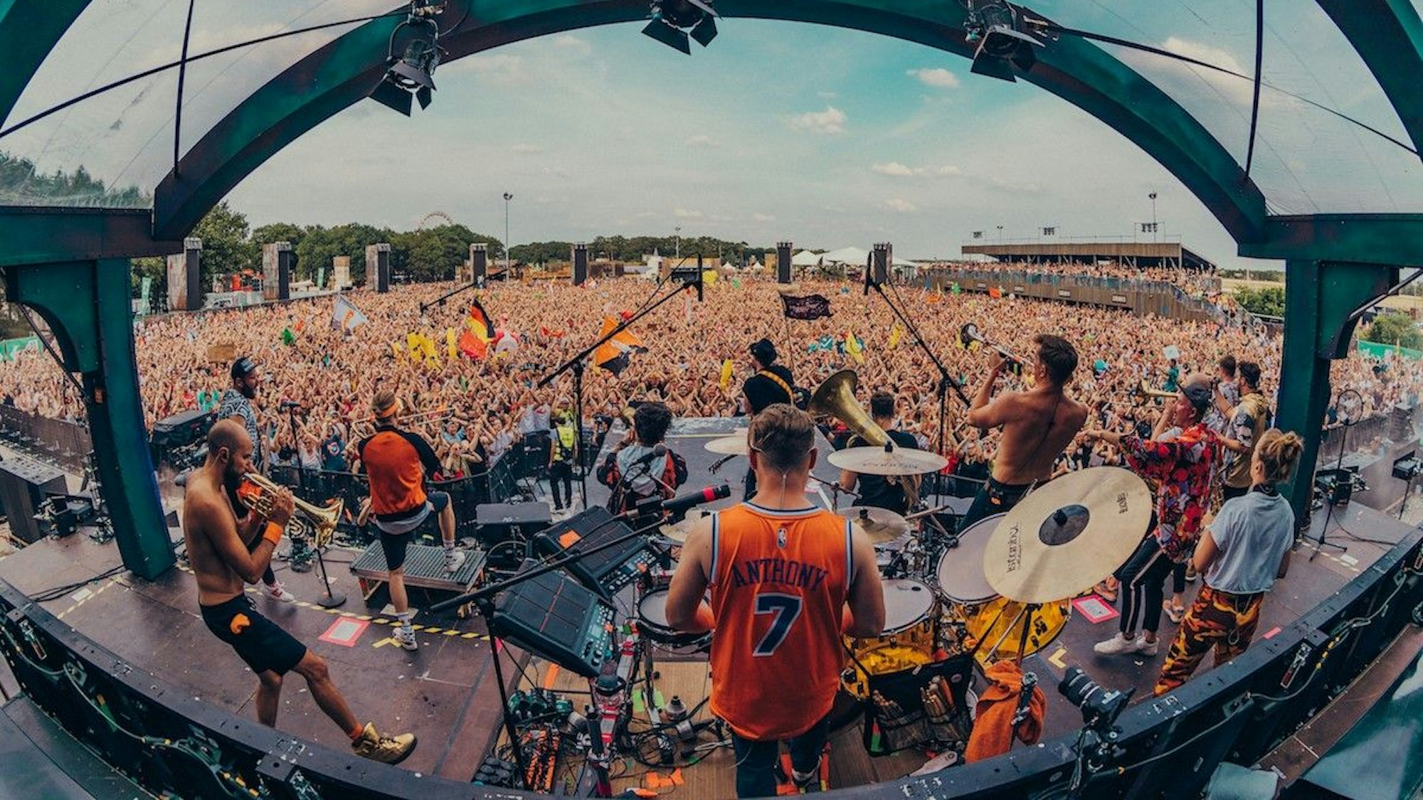 Die Band Querbeat auf einem Festival