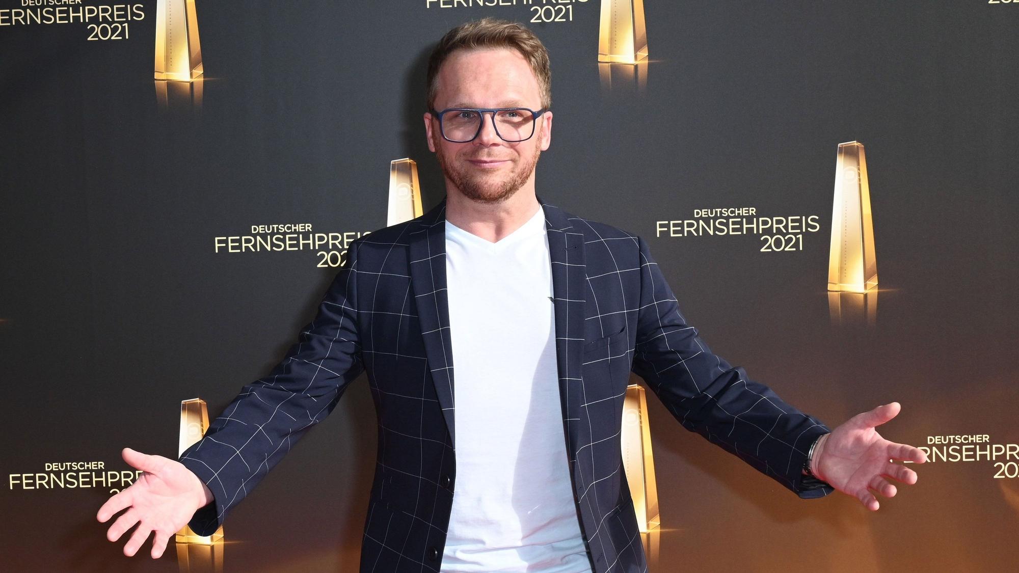 Comedian Ralf Schmitz kommt zur Verleihung des Deutschen Fernsehpreises 2021 im Tanzbrunnen.