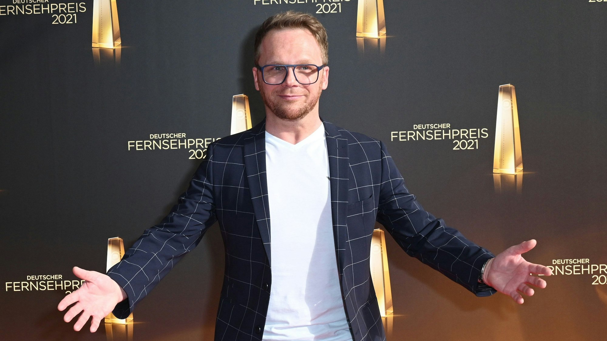 Comedian Ralf Schmitz kommt zur Verleihung des Deutschen Fernsehpreises 2021 im Tanzbrunnen.