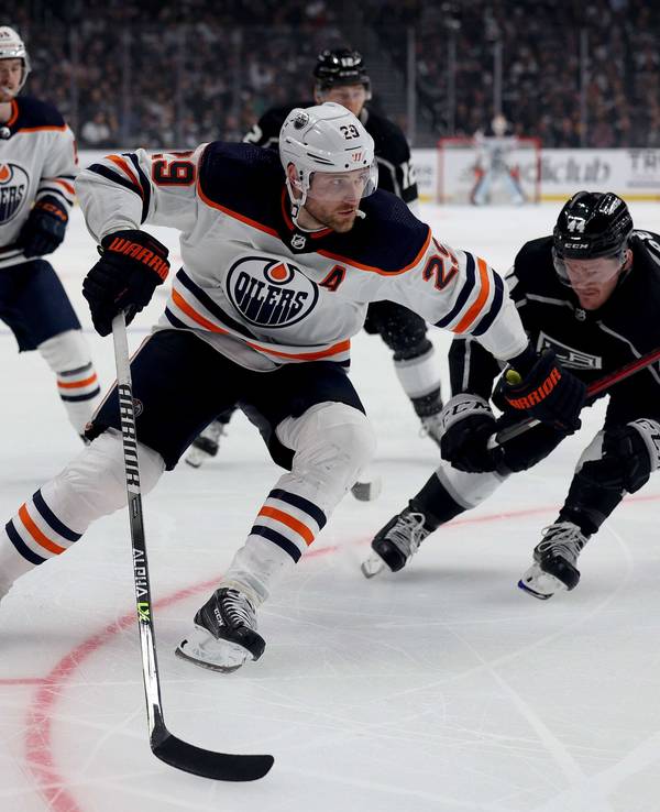 Leon Draisaitl behauptet den Puck.