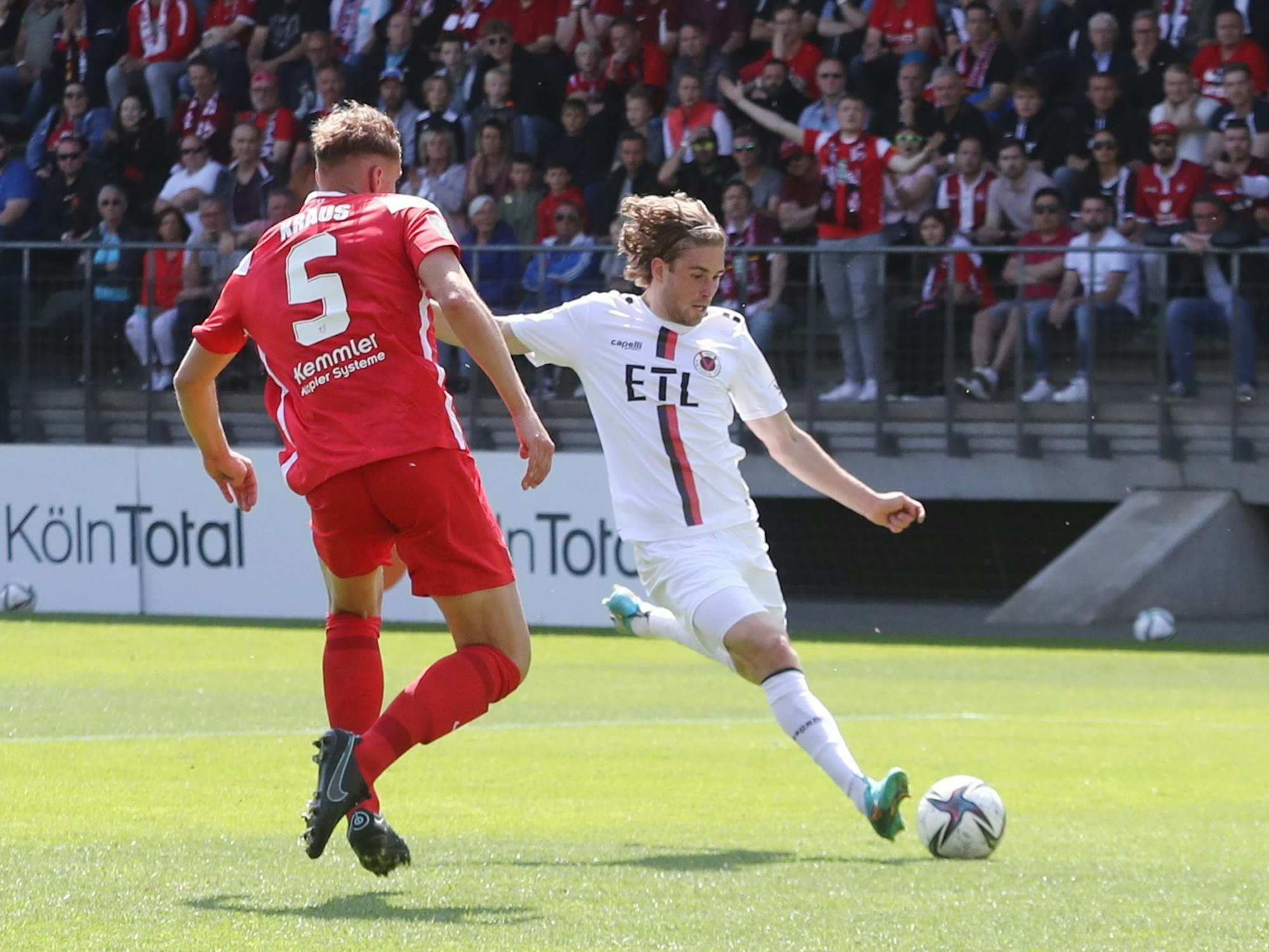 David Philipp erzielt das 2:0 für Viktoria Köln gegen Kaiserslautern.