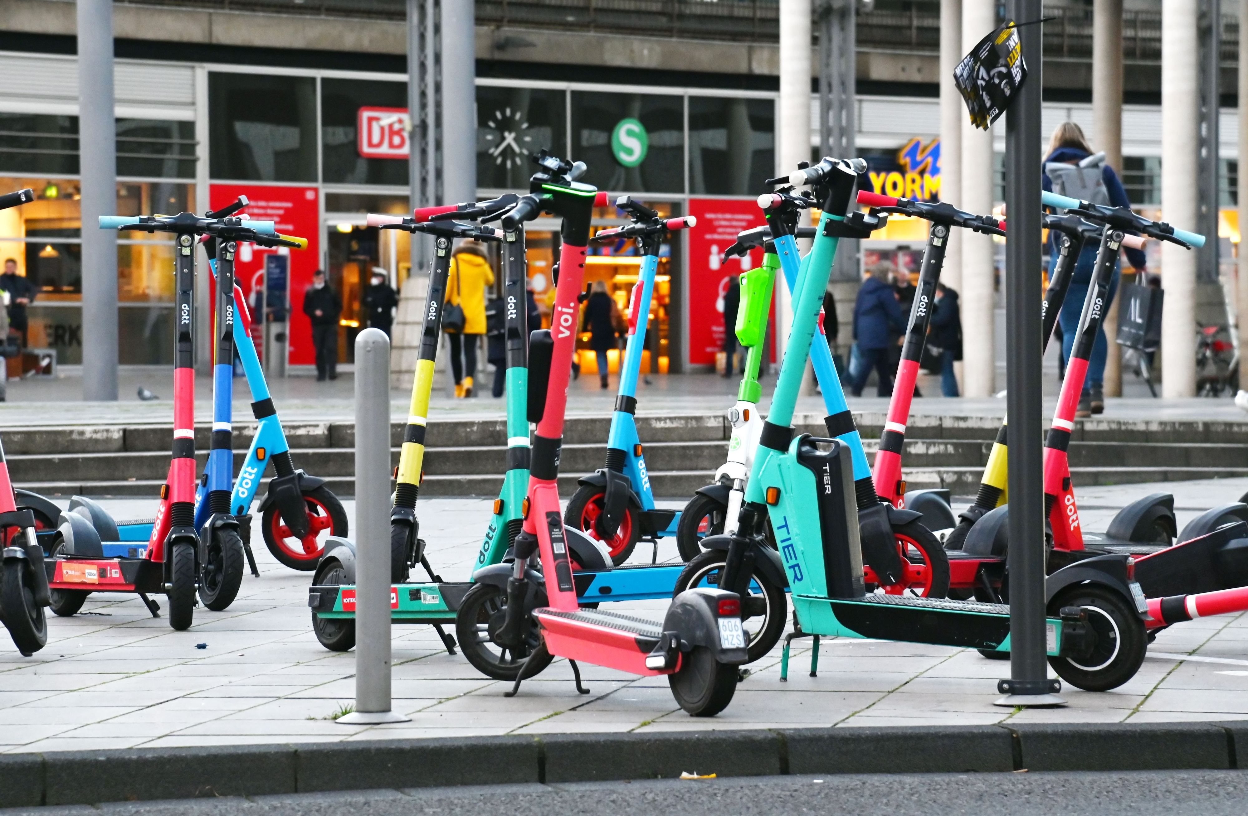 E-Scooter auf dem Breslauer Platz.
