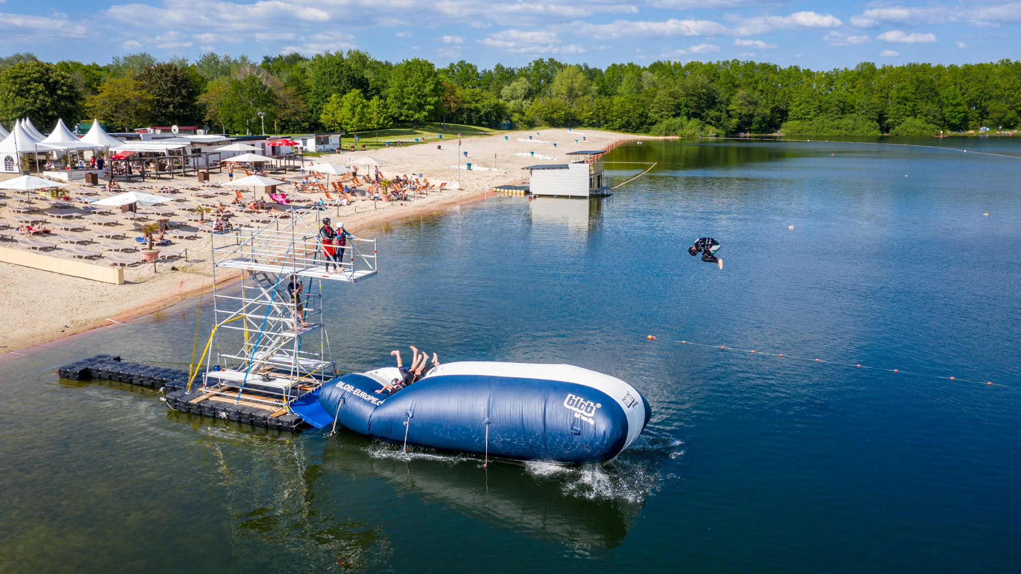 Blick auf das Gelände vom Otto-Maigler-See in Hürth (Archivfoto)