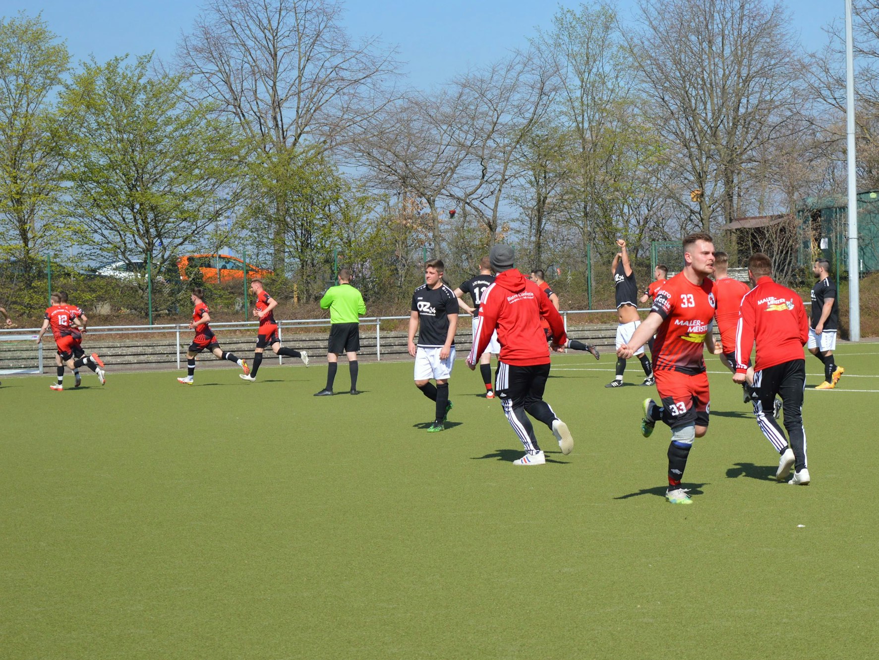 Jubel der Spielvereinigung Lülsdorf-Ranzel bejubelt den Siegtreffer gegen Niederkassel.