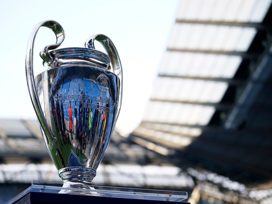 Fußball: Champions League, K.o.-Runde, Halbfinale, Hinspiel, Manchester City – Real Madrid im Etihad-Stadion: Die Trophäe der Champions League ist vor Spielbeginn zu sehen.