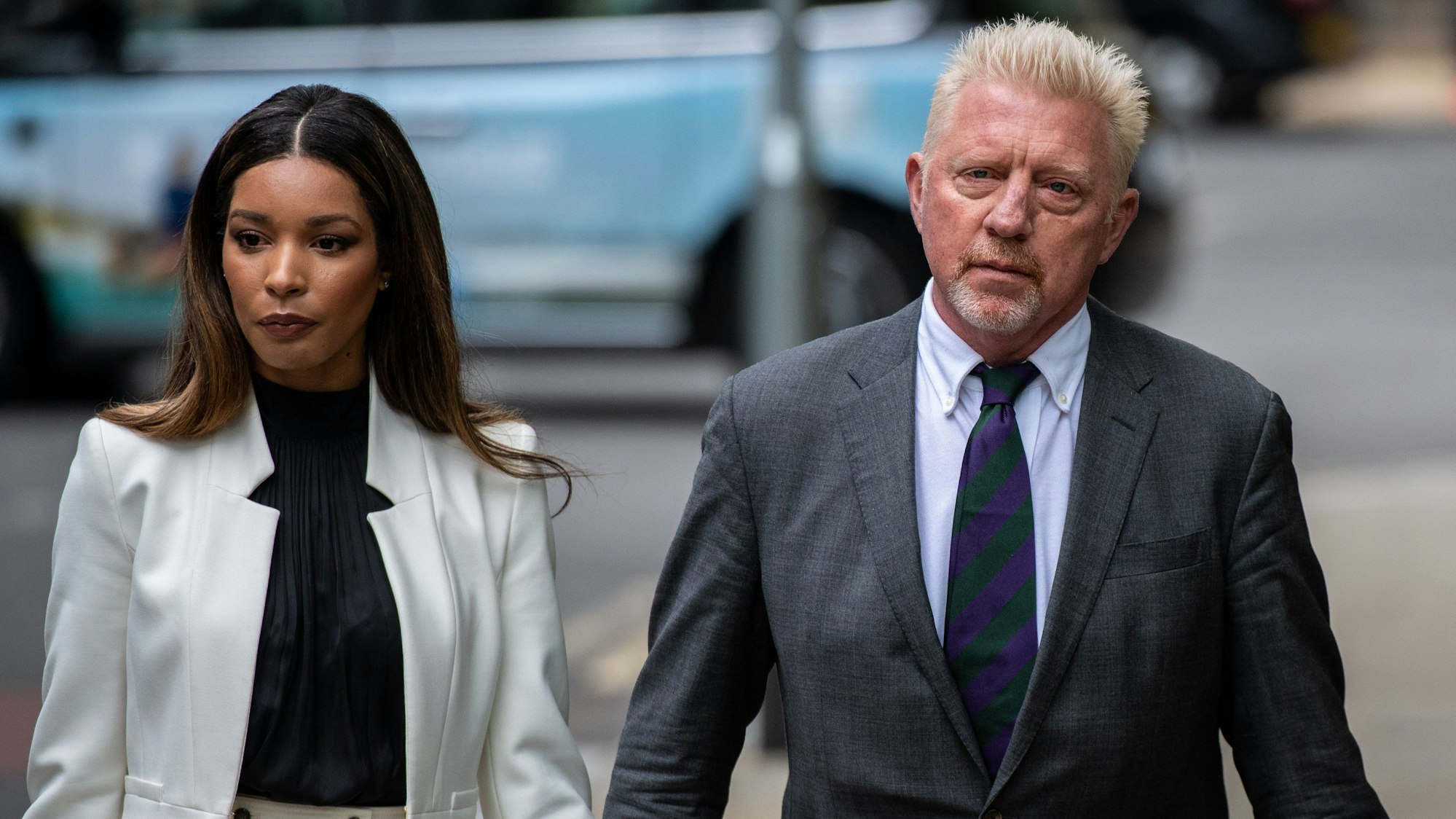 Boris Becker und seine Freundin Lilian de Carvalho Monteiro kommen am 29. April 2022 zur Urteilsverkündung in London.