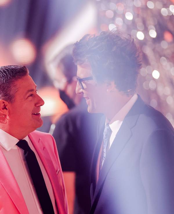 Daniel Hartwich, Moderator, und Joachim Llambi (l), Jurymitglied, stehen in der RTL-Tanzshow „Let's Dance“ im Coloneum.