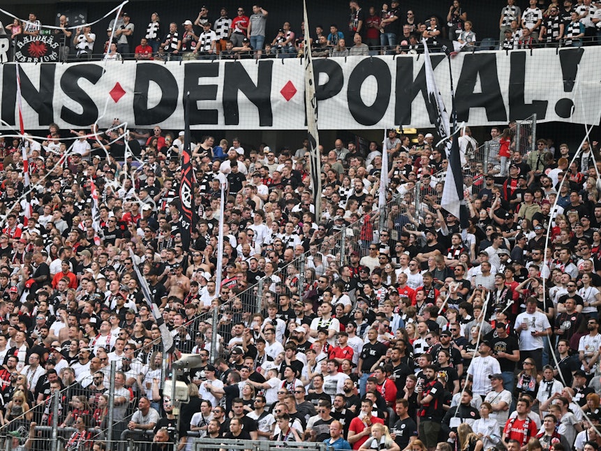 Das Interesse der Eintracht-Fans, hier in der Bundesligapartie gegen Borussia Mönchengladbach am 8. Mai 2022, an Europa-League-Tickets ist gewaltig.