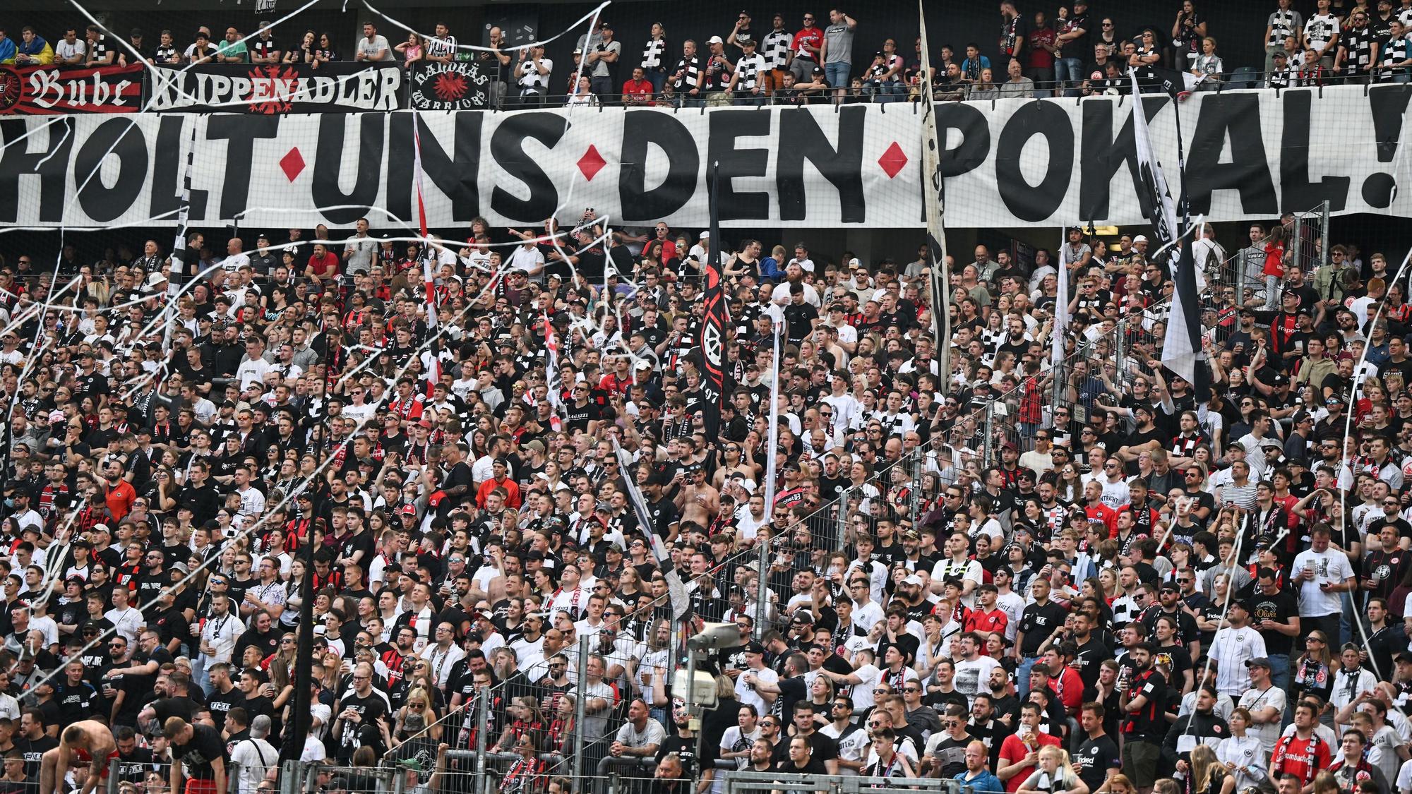 Das Interesse der Eintracht-Fans, hier in der Bundesligapartie gegen Borussia Mönchengladbach am 8. Mai 2022, an Europa-League-Tickets ist gewaltig.