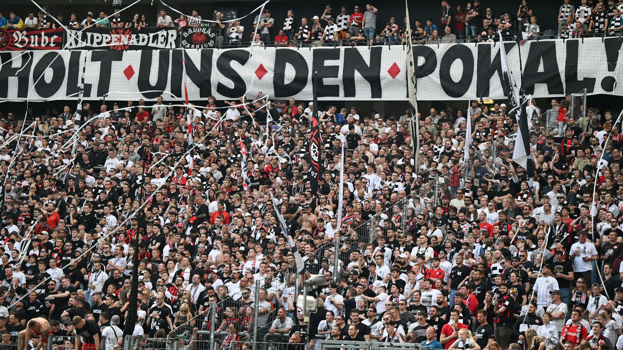 Das Interesse der Eintracht-Fans, hier in der Bundesligapartie gegen Borussia Mönchengladbach am 8. Mai 2022, an Europa-League-Tickets ist gewaltig.