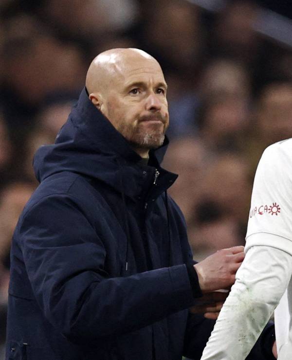 Ajax Amsterdams Sebastien Haller schüttelt seinem Trainer Erik ten Hag die Hand. Ist der Ex-Frankfurter der benötigte Haaland-Ersatz für Borussia Dortmund?