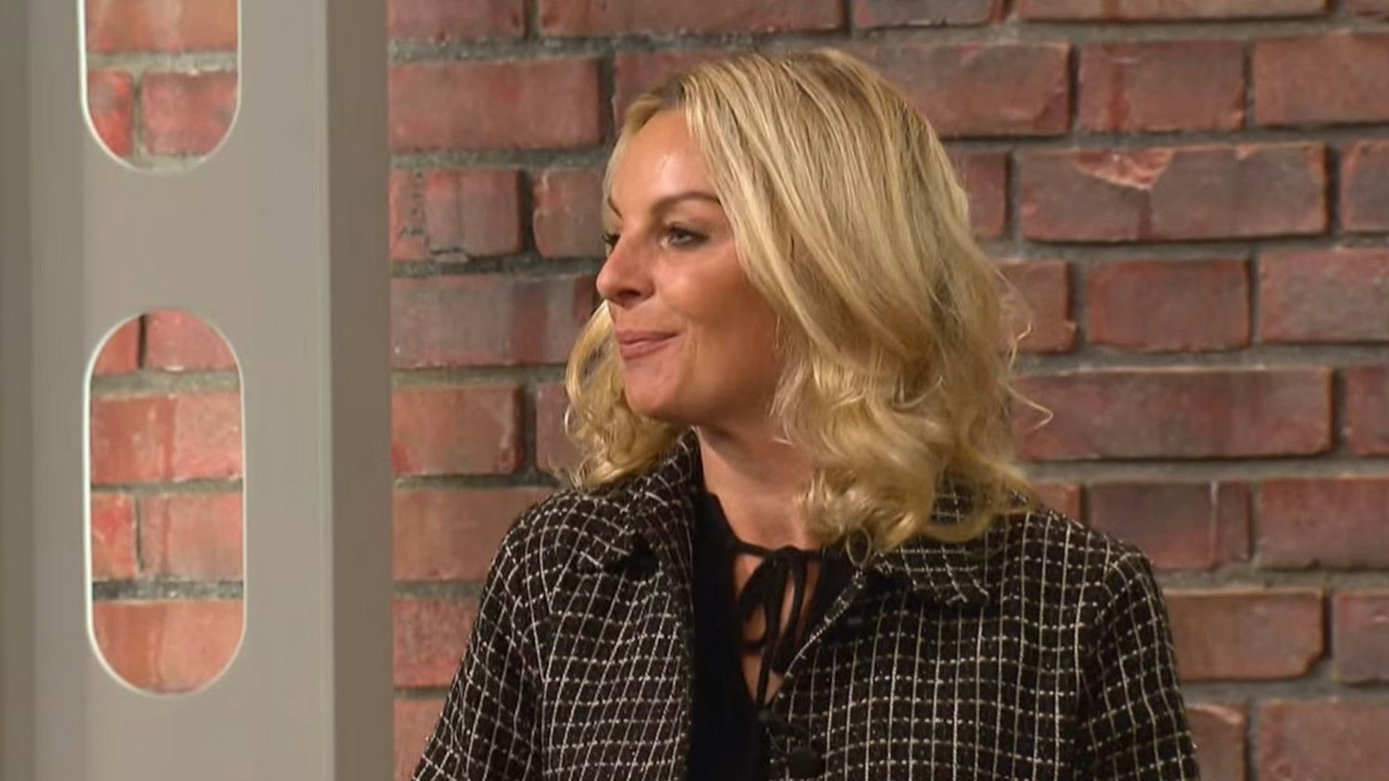 Schmuckhändlerin Susanne Steiger (hier in einer Ausgabe der ZDF-Show „Bares für Rares“) ist in Düsseldorf eine echte Bekanntheit.