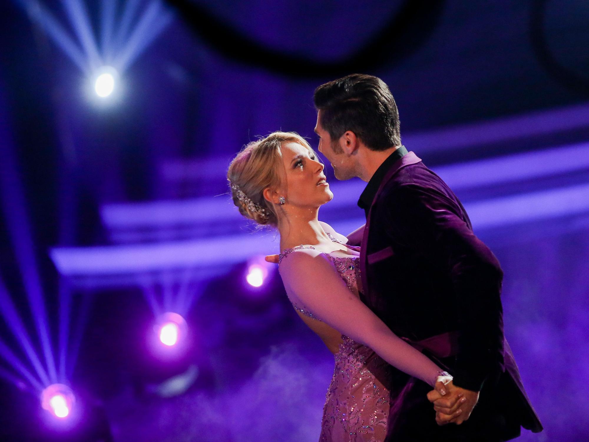 Schauspielerin Iris Mareike Steen und Profitänzer Christian Polanc tanzen am 16. März 2018 in der RTL-Tanzshow „Let's Dance“.
