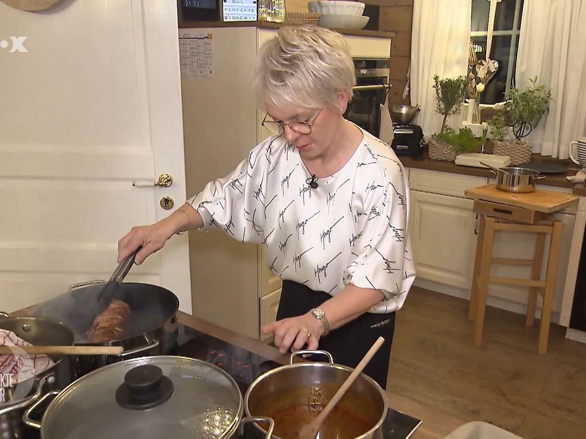 Das perfekte Dinner: Kandidatin Gabi beim Kochen (Teleschau)