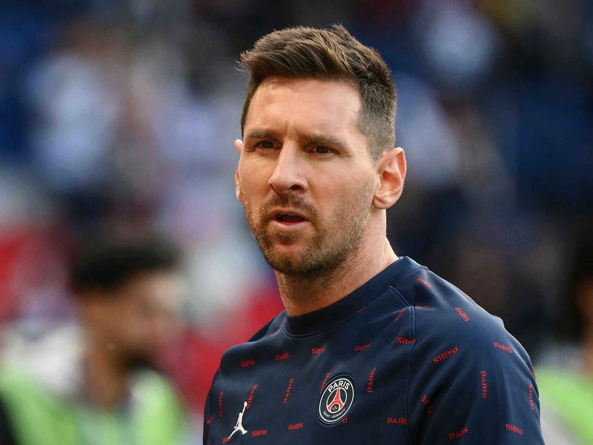 Lionel Messi beim Aufwärmen vor dem Spiel gegen ES Troyes AC im Prinzenpark.