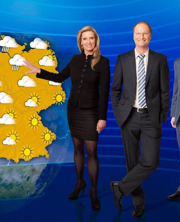 Die TV-Wetterberichte „Wetter vor acht“ kurz vor der „Tagesschau“ und nach den „Tagesthemen“ werden präsentiert von Claudia Kleinert, Sven Plöger (Mitte) und Karsten Schwanke, hier auf einem undatierten Foto im Studio.