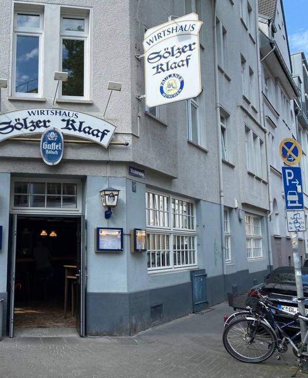 Der Eingang der Kneipe Sölzer Klaaf von der Straßenansicht.