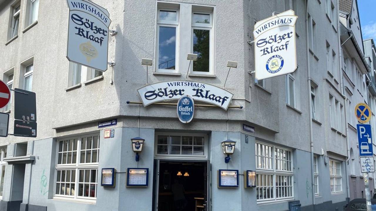 Der Eingang der Kneipe Sölzer Klaaf von der Straßenansicht.