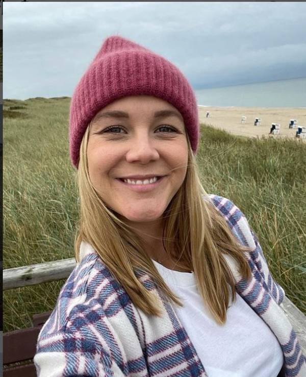 Das Selfie zeigt die Sat.1-Frühstücksfernsehen-Moderatorin Alina Merkau. Sie hat es am 22. September 2021 bei Instagram veröffentlicht. +++ Screenshot am 11. Mai 2022 erstellt zum Zwecke der Berichterstattung. +++ Quelle: Instagram / alinamerkau