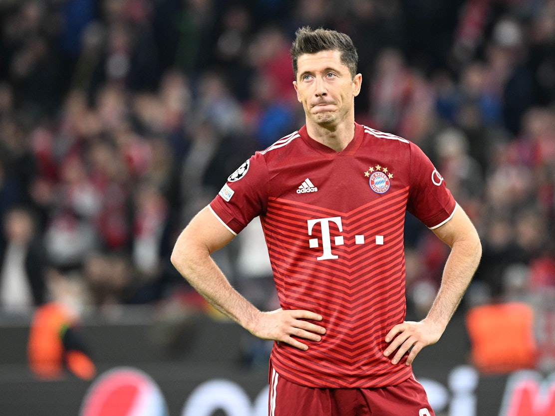 FC-Bayern-Stürmer Robert Lewandowski, hier im April 2022 beim Champions-League-Spiel gegen Villarreal, soll den Rekordmeister unbedingt verlassen wollen.
