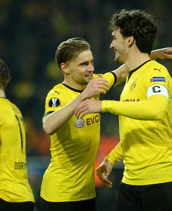 Eine BVB-Legende macht Schluss! Das Foto zeigt Marco Reus (l.), Marcel Schmelzer (M.) und Mats Hummels im Europa-League-Spiel gegen den FC Liverpool im April 2016.