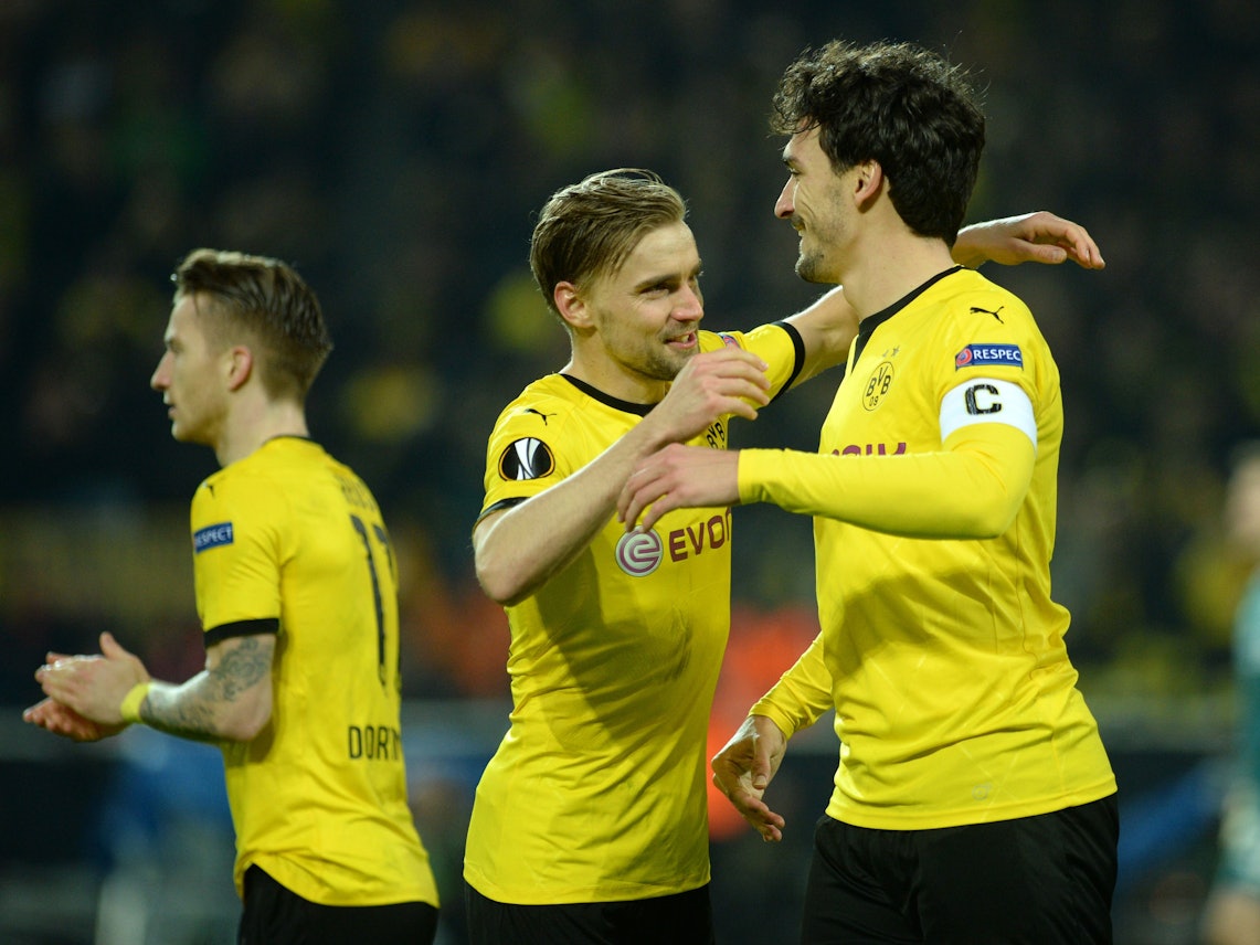 Eine BVB-Legende macht Schluss! Das Foto zeigt Marco Reus (l.), Marcel Schmelzer (M.) und Mats Hummels im Europa-League-Spiel gegen den FC Liverpool im April 2016.