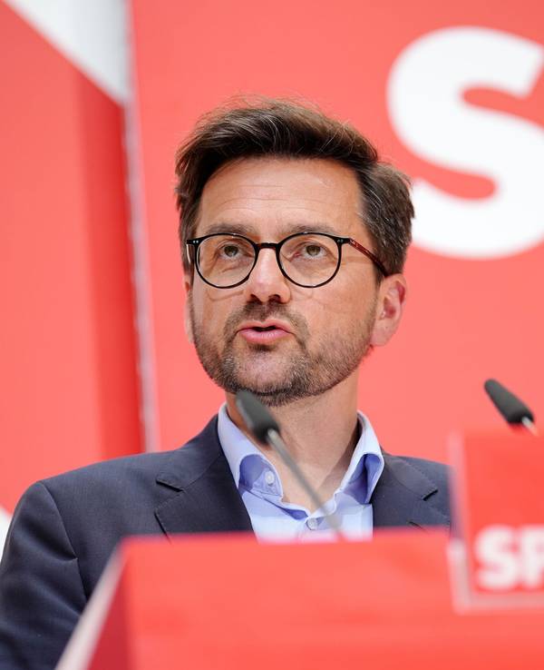 Thomas Kutschaty, SPD-Landesvorsitzender NRW und Spitzenkandidat für die Landtagswahl, gibt am 25. April 2022 eine Pressekonferenz.