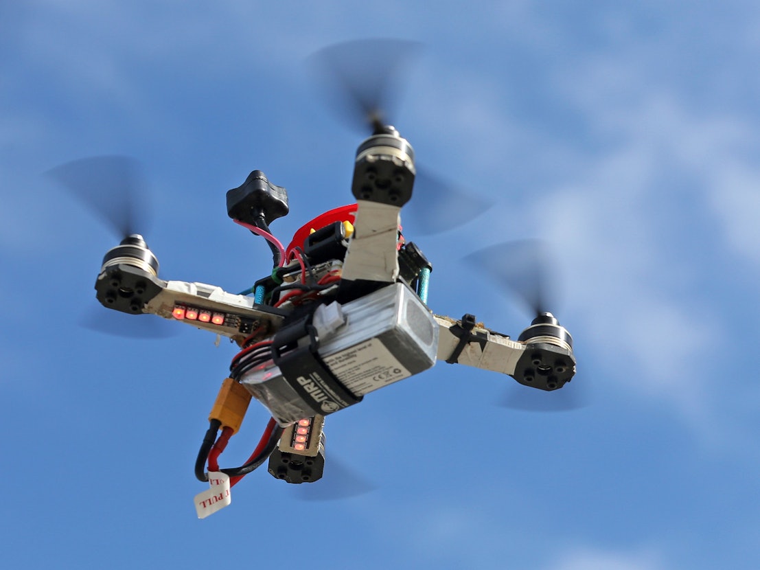 Einfach nur ein Spielzeug? Ganz im Gegenteil: So hilfreich können Drohnen eingesetzt werden. Das undatierte Symbolfoto zeigt eine Drohne.