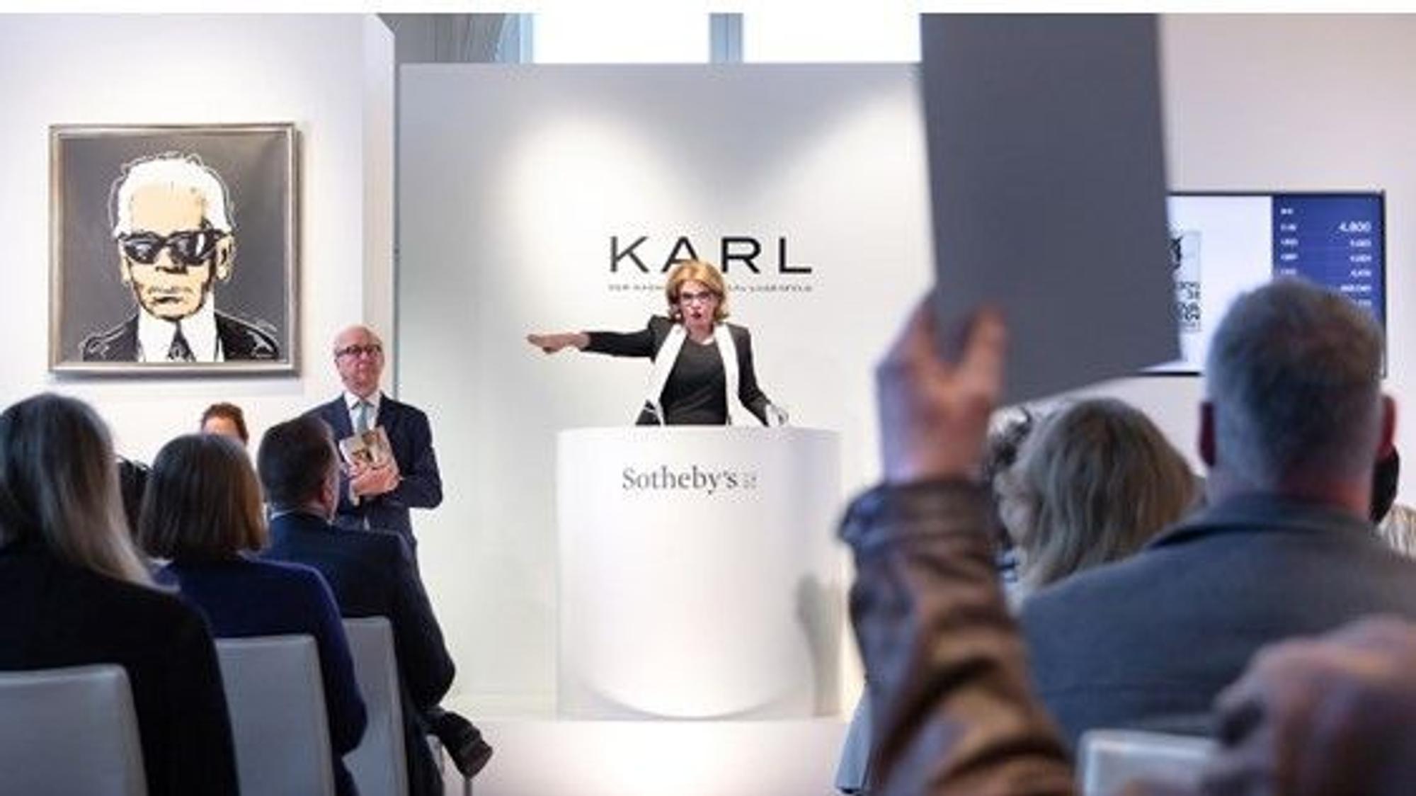 Ein Blick in den Auktionsraum. Im Palais Oppenheim in Köln wurden wertvolle Stücke von Karl Lagerfeld versteigert.