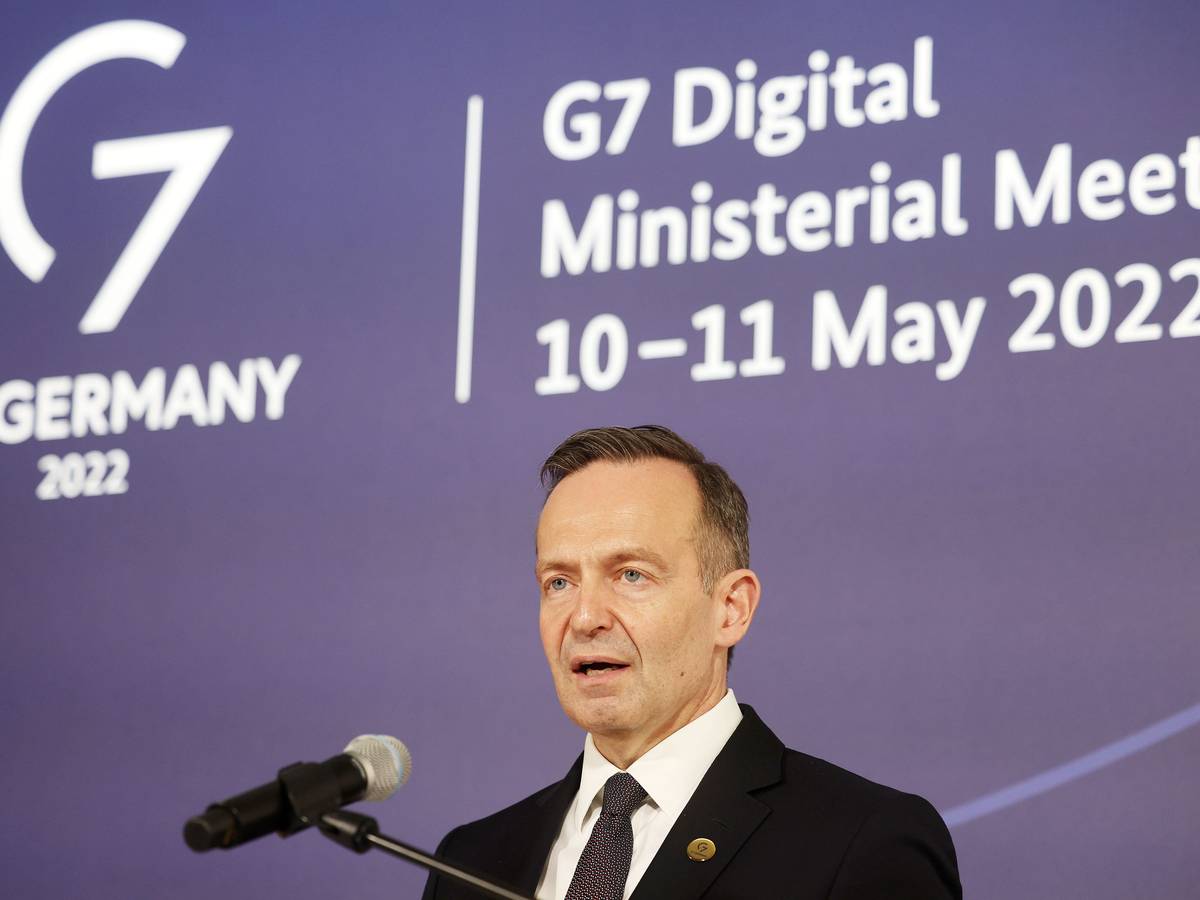 Volker Wissing (FDP), Bundesminster für Verkehr und Digitales, spricht auf der Abschlusspressekonferenz.