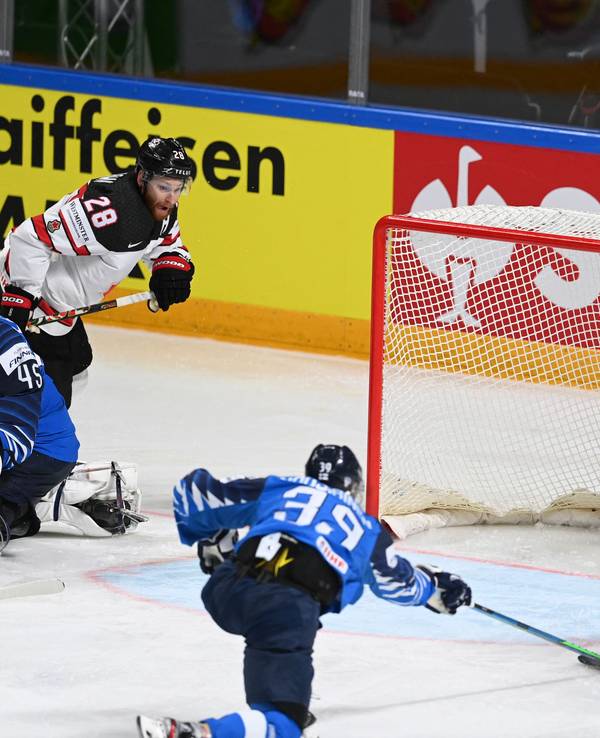 Nick Paul trifft im Finale der Eishockey-WM zum 3:2 für Kanada gegen Finnland