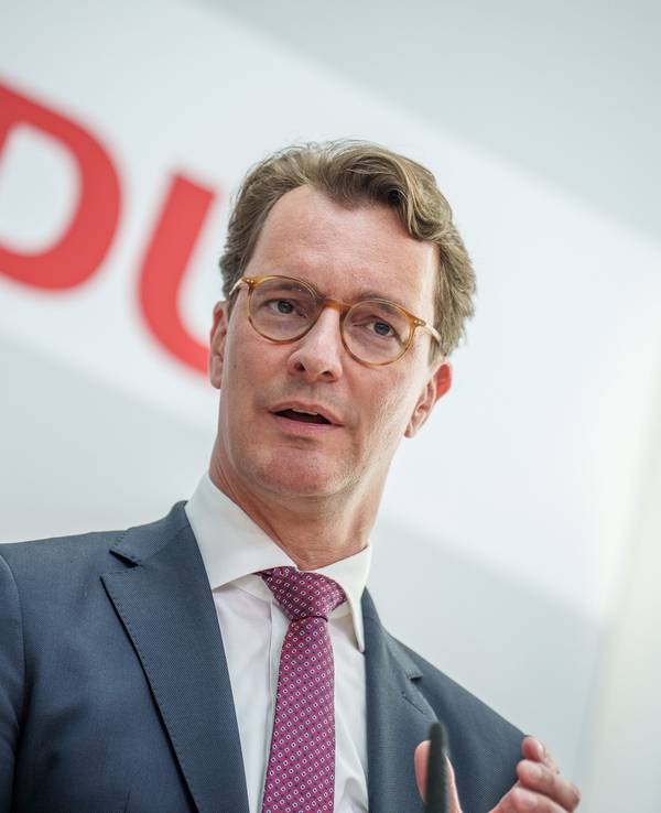 Hendrik Wüst, Ministerpräsident von NRW und CDU-Spitzenkandidat bei der Landtagswahl 2022, spricht am 9. Mai 2022 auf einer Pressekonferenz in Berlin.