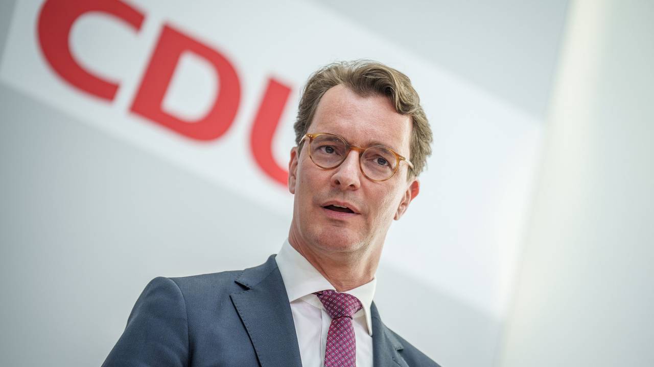 Hendrik Wüst, Ministerpräsident von NRW und CDU-Spitzenkandidat bei der Landtagswahl 2022, spricht am 9. Mai 2022 auf einer Pressekonferenz in Berlin.
