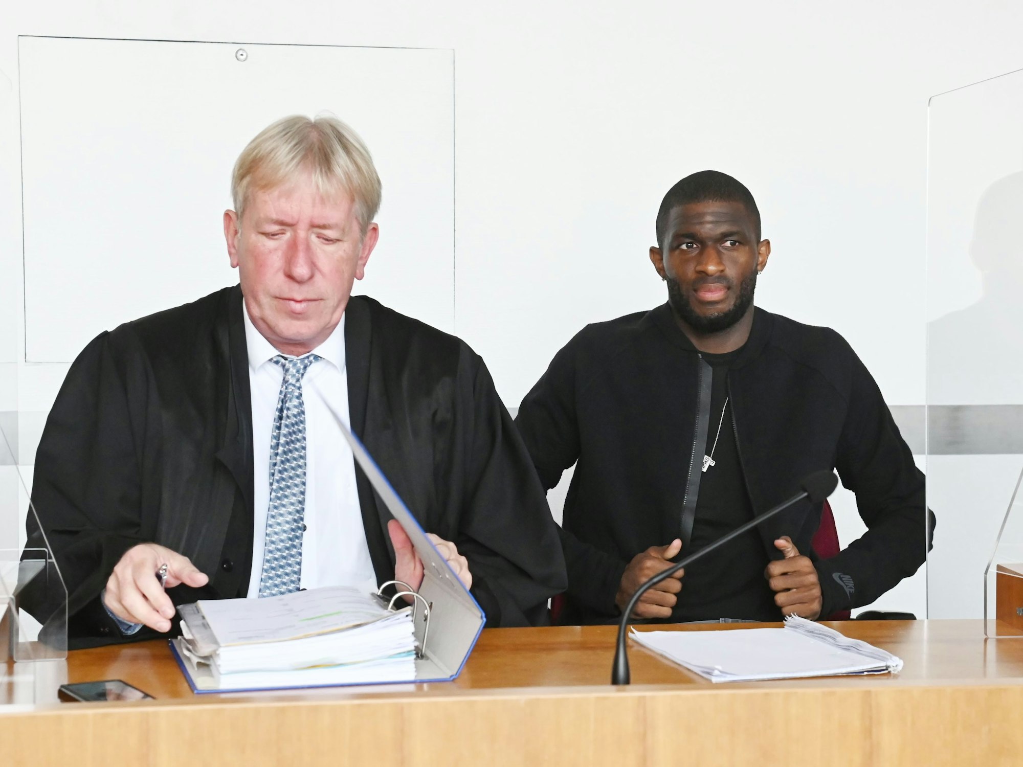 Anthony Modeste als Kläger vor dem Landgericht Bonn.