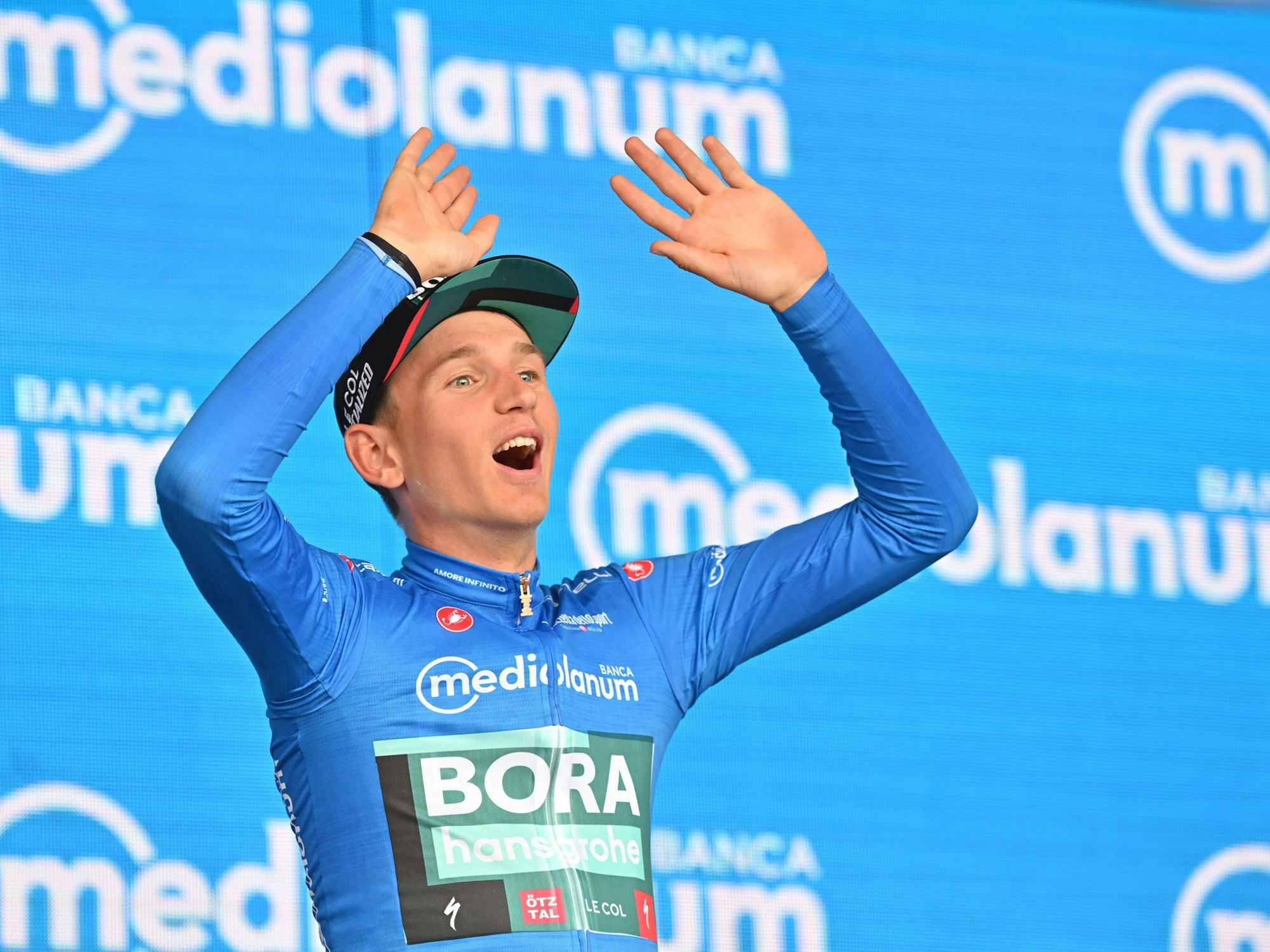 Lennard Kämna aus Deutschland vom Team Bora-Hansgrohe jubelt.