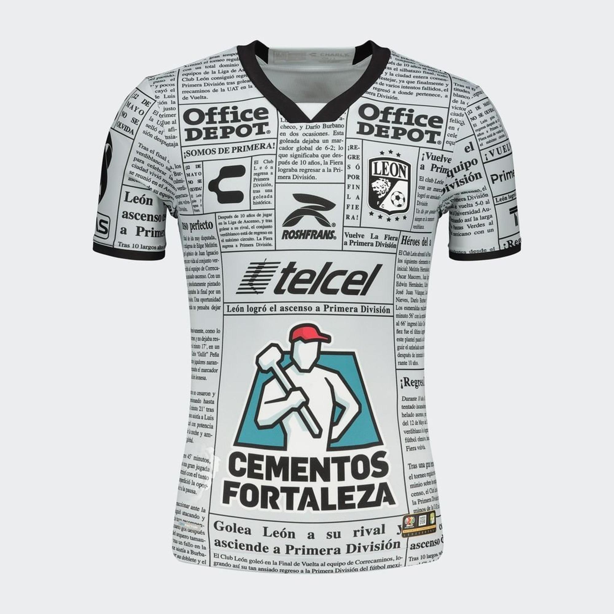 Foto des neuen Trikots von Club León. Das im Zeitungs-Design gehaltene Shirt erinnert an den Erstliga-Aufstieg des Teams vor exakt zehn Jahren.
