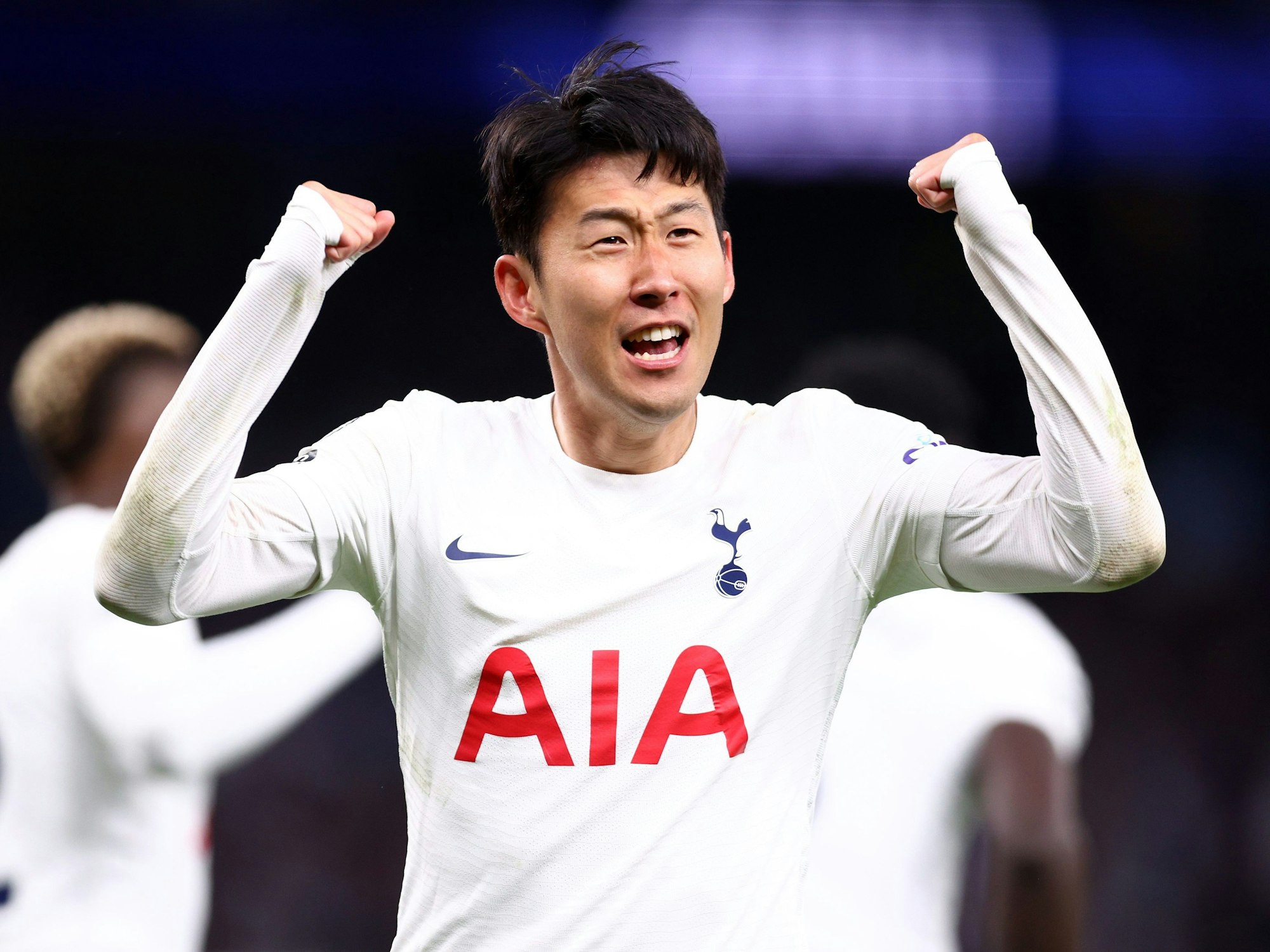 Heung-Min Son jubelt und ballt beide Fäuste.
