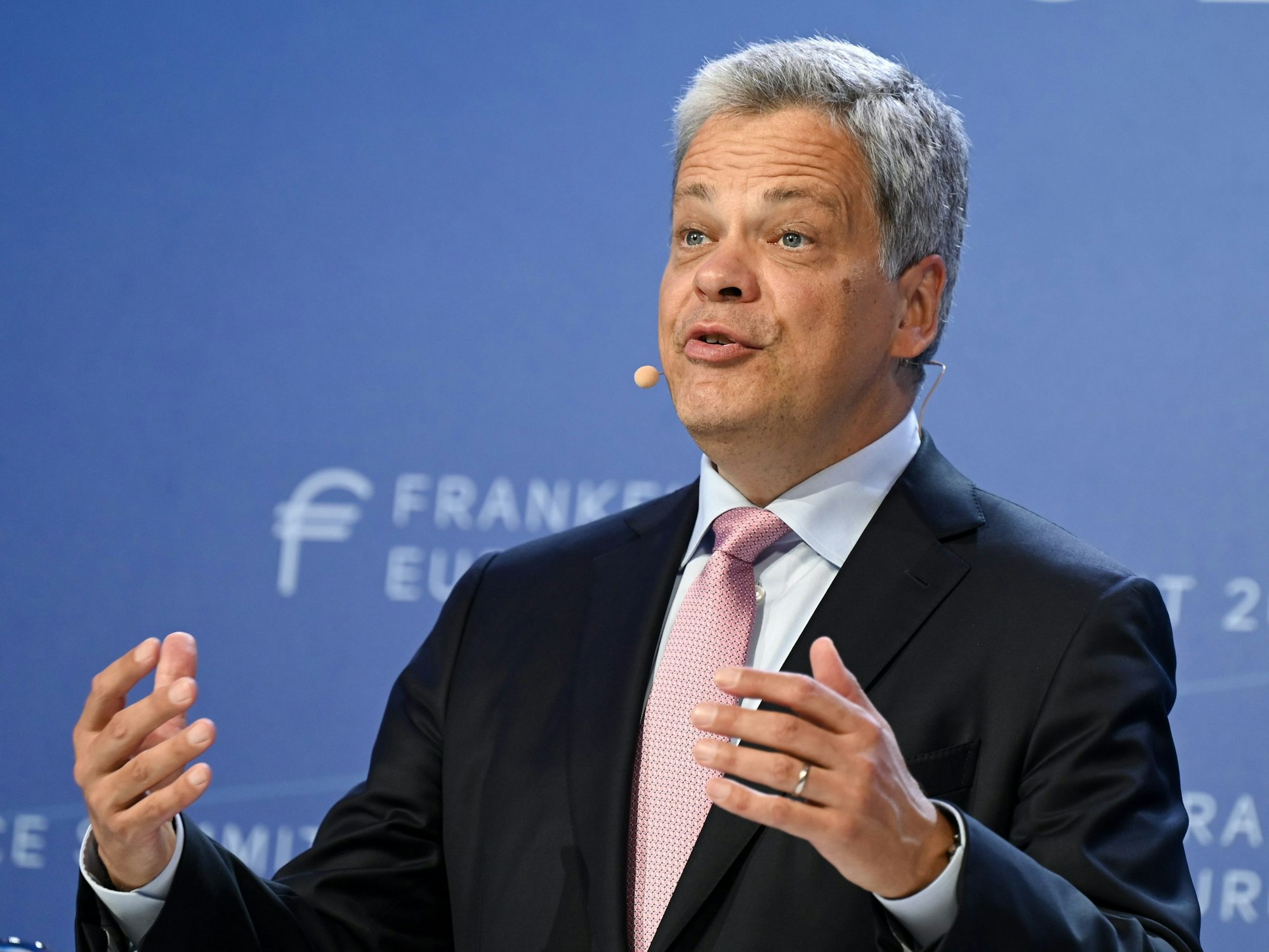 Manfred Knof, Vorsitzender des Vorstands der Commerzbank, spricht während der Finanzkonferenz Frankfurt Euro Finance Summit 2021.