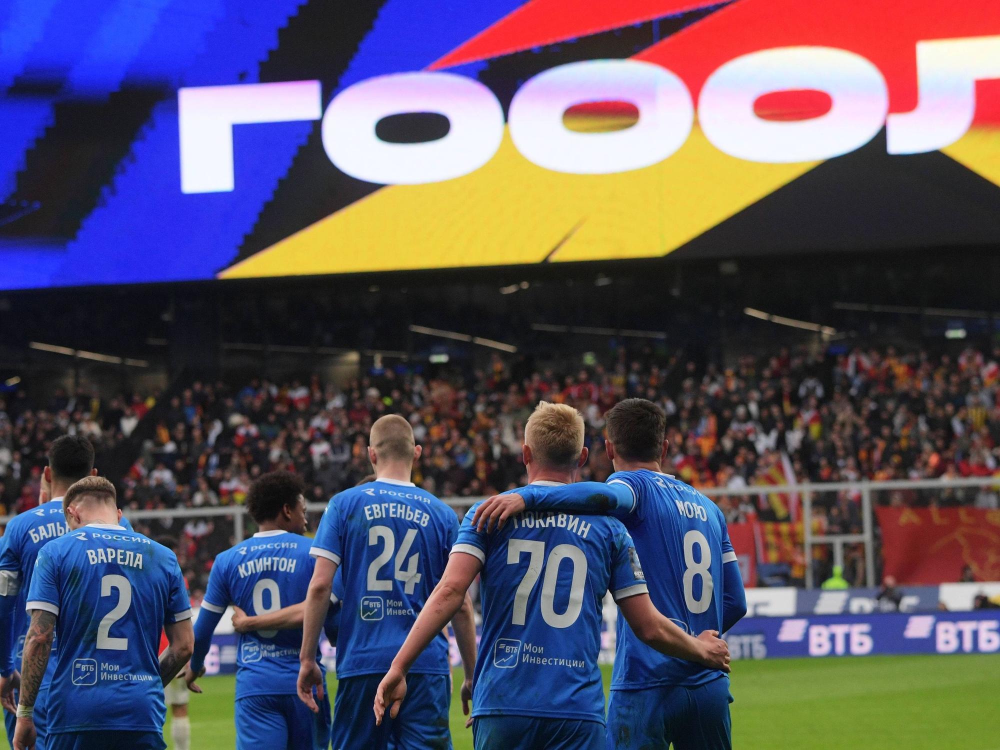 Dynamo-Spieler bejubelkn ein Tor beim Russian Cup zwischen Dynamo Moskau und Alania Vladikavkaz.