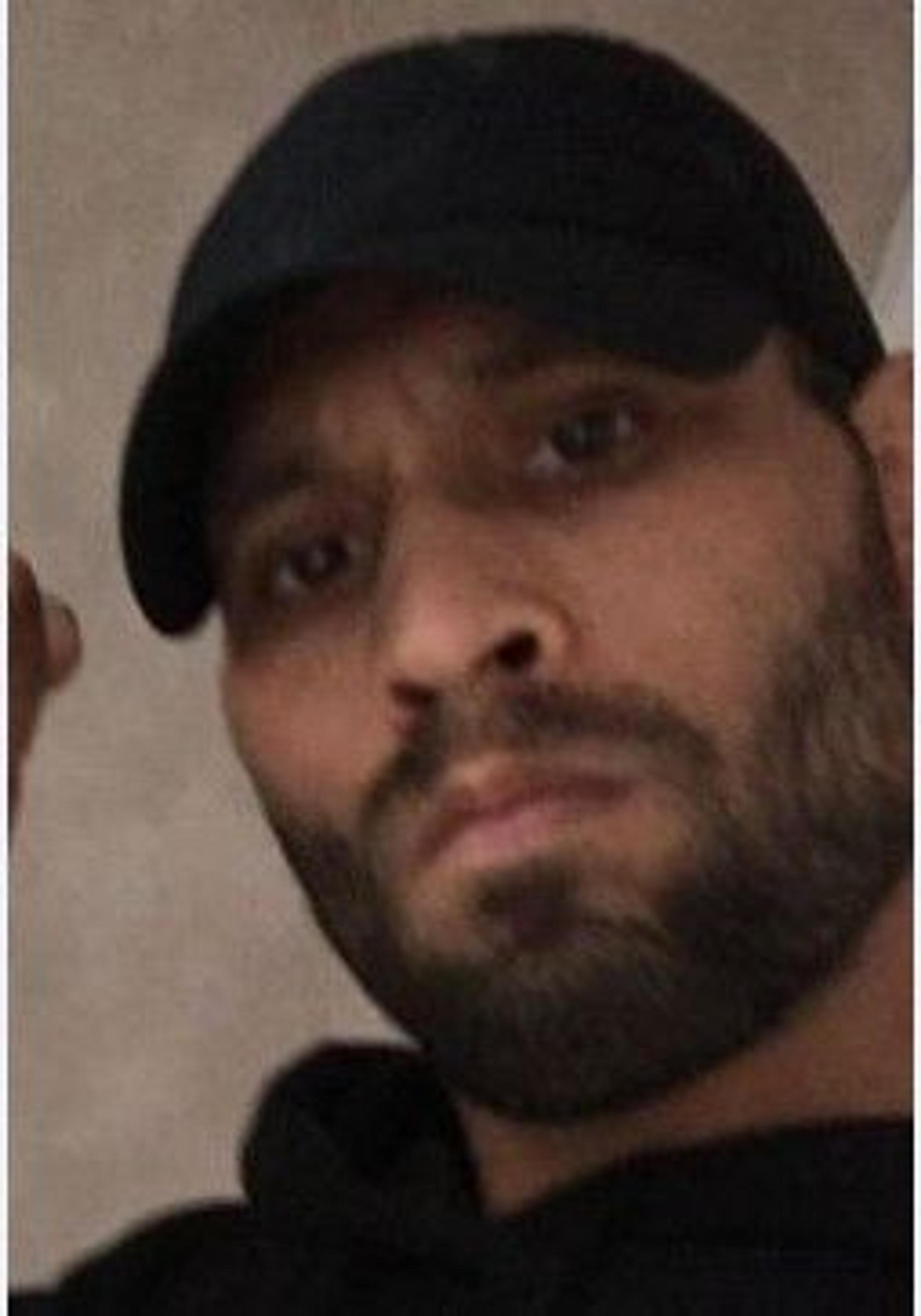 Ein Mann auf einem Fahndungsfoto der Polizei. Er soll eine Frau in Geeste niedergestochen haben. Möglicherweise befindet sich der mutmaßliche Täter in Köln.