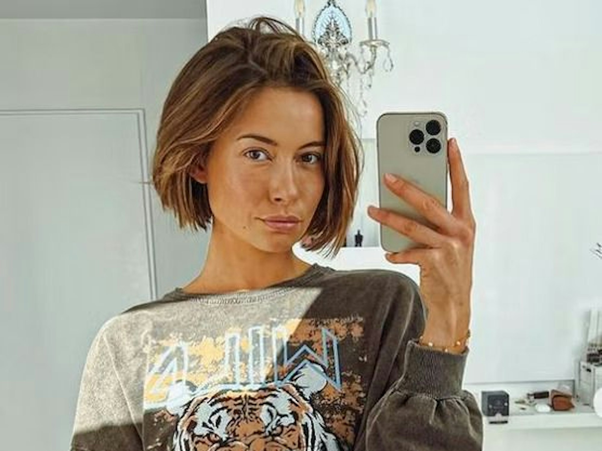 Jennifer Lange auf einem Selfie, dass sie am 25. Oktober 2022 auf Instagram hochgeladen hat.