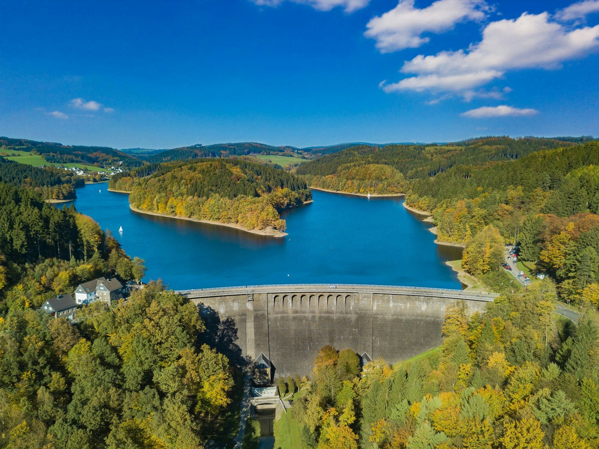 Die Aggertalsperre ist ein beliebtes Ausflugsziel im Sommer.