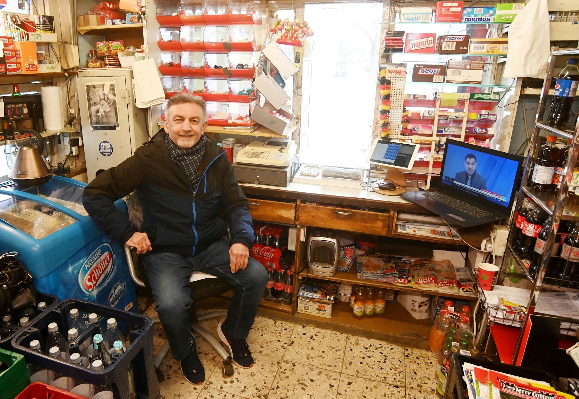 Der Kiosk von Bob Motamedi befindet sich auf dem Auerbachplatz.