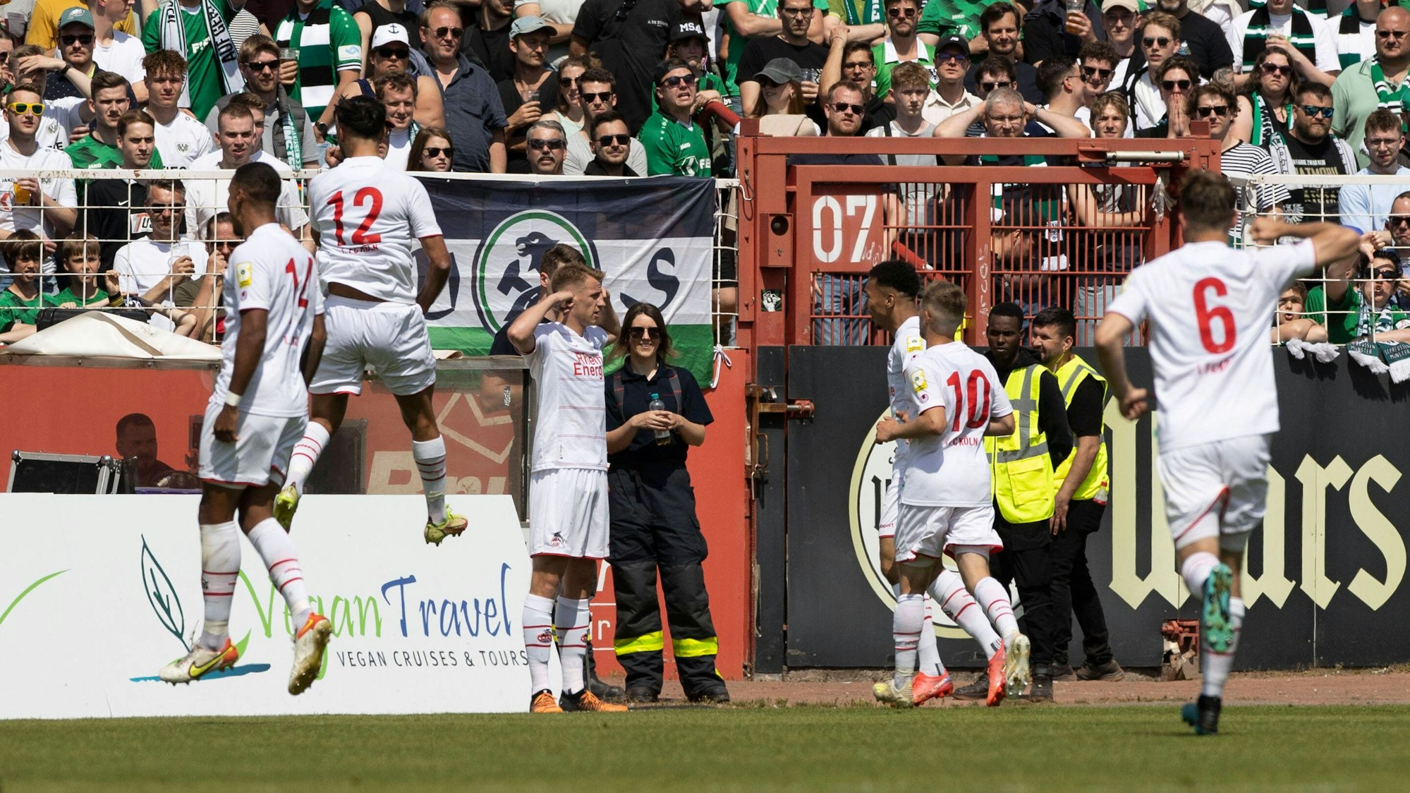 Joshua Schwirten bejubelt sein Tor gegen Münster.