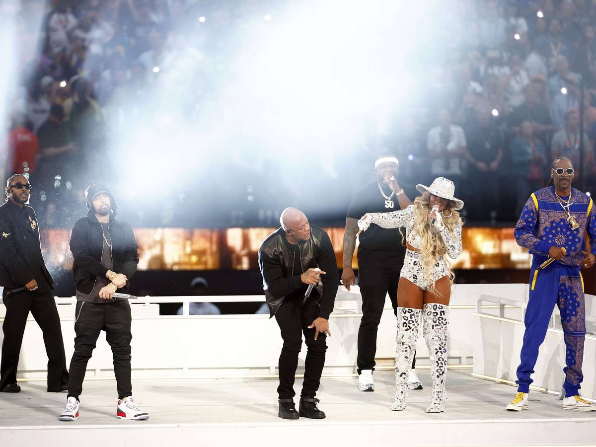 Kendrick Lamar, Eminem, Dr. Dre, 50 Cent, Mary J. Blige, und Snoop Dogg in der Halbzeit-Pause des Super Bowls 2022.