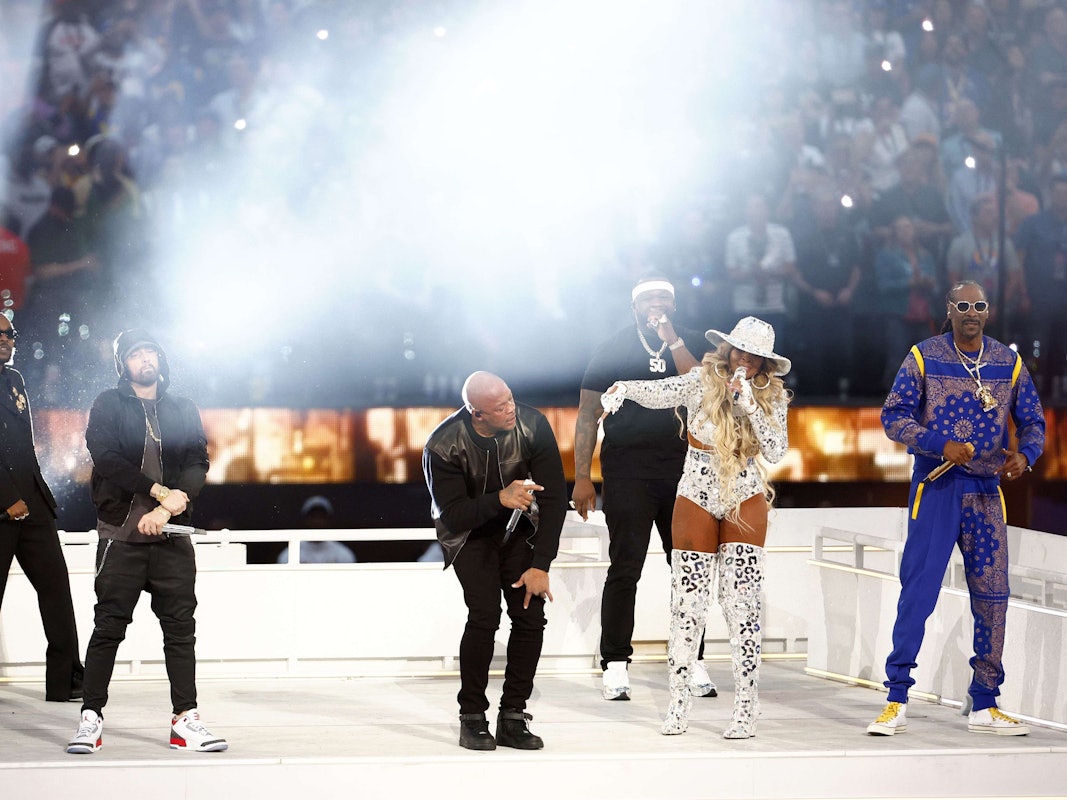 Kendrick Lamar, Eminem, Dr. Dre, 50 Cent, Mary J. Blige, und Snoop Dogg in der Halbzeit-Pause des Super Bowls 2022.