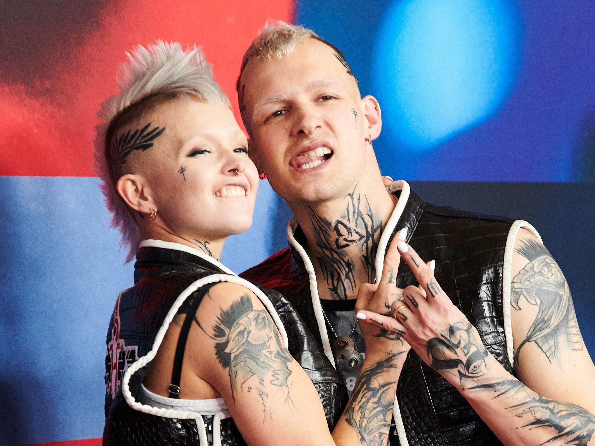 Das Ehepaar Edith (l) und Eric Stehfest kommen zur Premiere des ProSieben-Blockbusters „9 Tage wach“ im Kino Zoo Palast.
